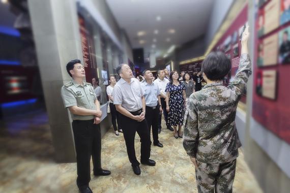 科技志愿服务进军营活动在陆军装甲兵学院士官学校举办